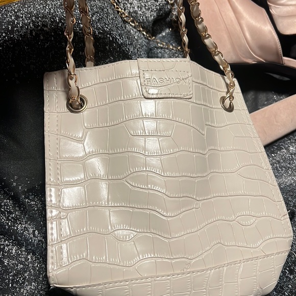 cream purse - Picture 1 of 2